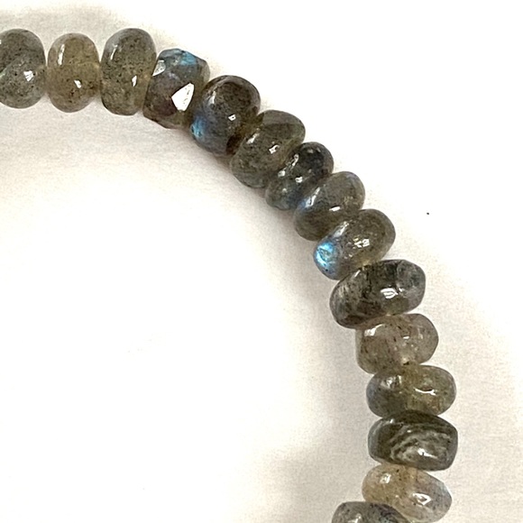 MIA LENA Labradorite Prayer Bead Bracelet - Picture 4 of 7